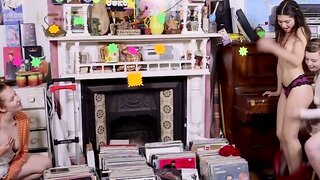 Aussie Slut Loves Eating Pussy Thumb