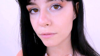 Sexy Egyptian looking Babe checks Recent Toys Thumb