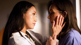 Panic nurse asked doctor for the support Thumb