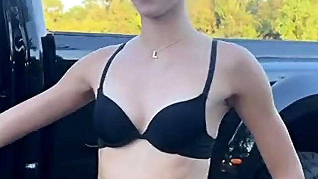 Lexiraexxx’s Risky Sex Tape In The Car