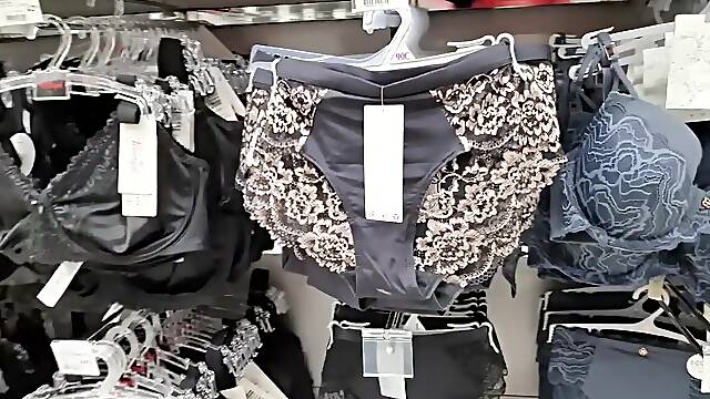 Diaper Girl gets wet in Pull Up while shopping outside
