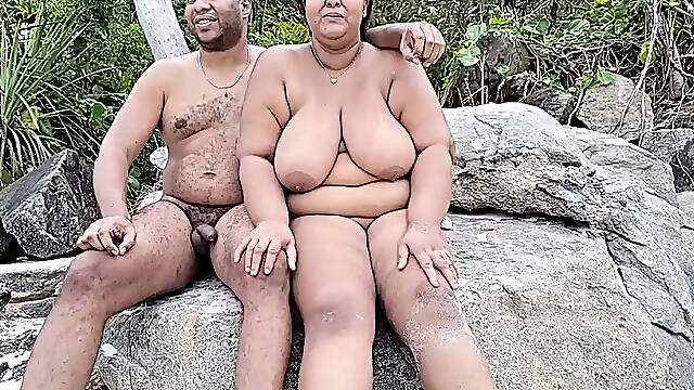 Sultry MILF shows off big booty on beach, turns heads