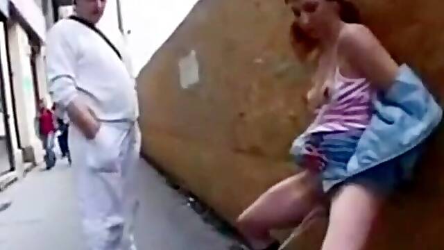 Public flashing thrill at the park