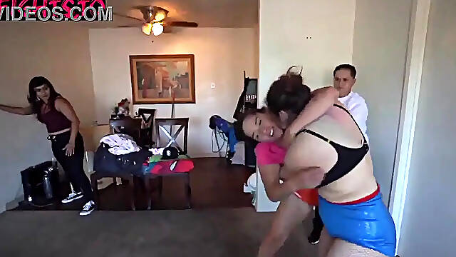 Young bitches fight in hardcore catfight