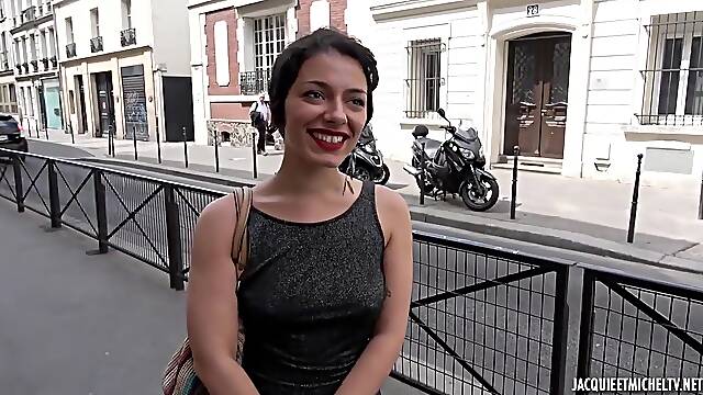 French Short Haired Babe Amateur Porn