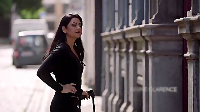 Mariska, Vendeuse A Domicile With Marie Clarence