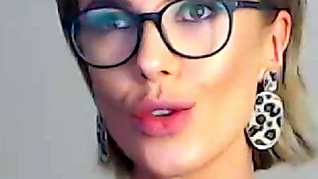 Romanian webcam girl