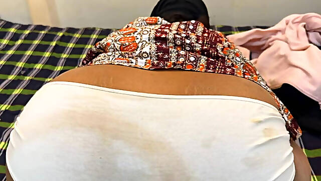 Arabian Hot Stepmom on Live!