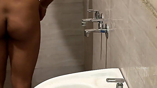 I'm Fucking Hard My Best Friend's Wife Saara Bhabhi, Full Hindi Video