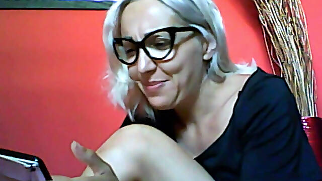 A True Penis Expert. Chantal Receives Intimate Photos and Comments with Wisdom